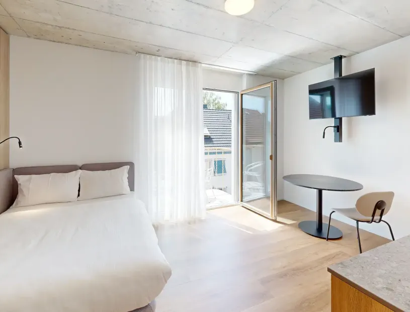 MOOI-Biel-Basic-Apartment-Foto-1-Wohn-und-Schlafbereich