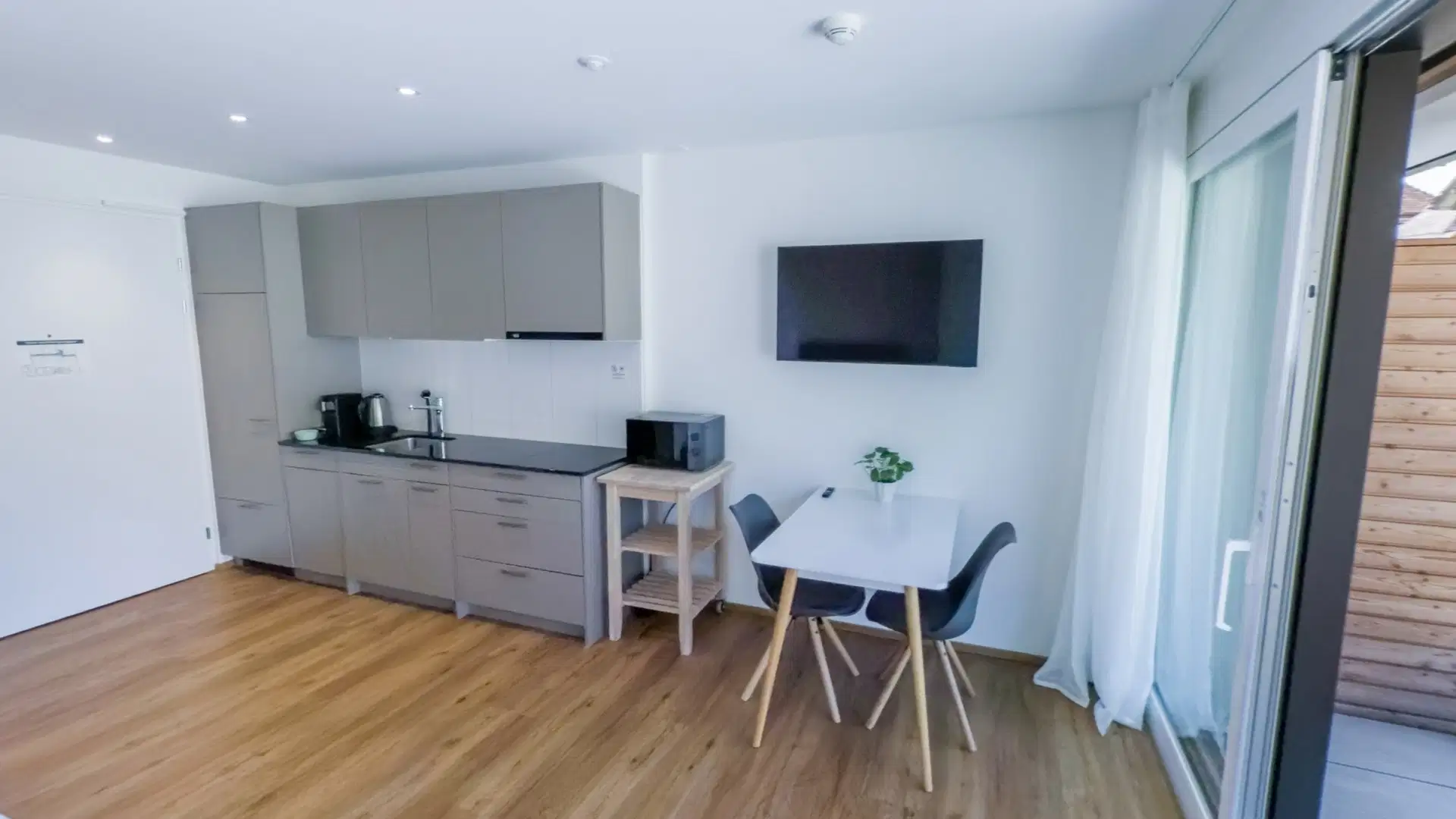 mooi-herisau-basic-apartment-2-wohn-und-essbereich